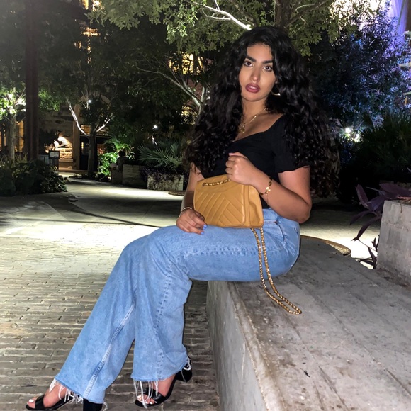 Meet your Posher, Dania - Picture 1 of 1